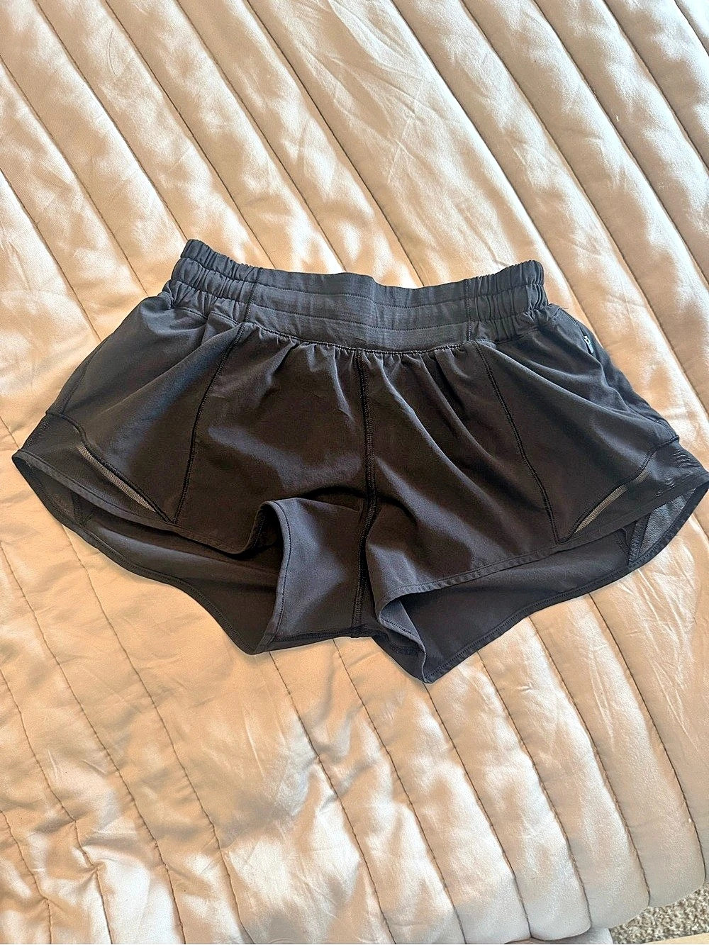 Lululemon Hotty Hot High-Rise Lined Short 4" Black Size 4 Like New